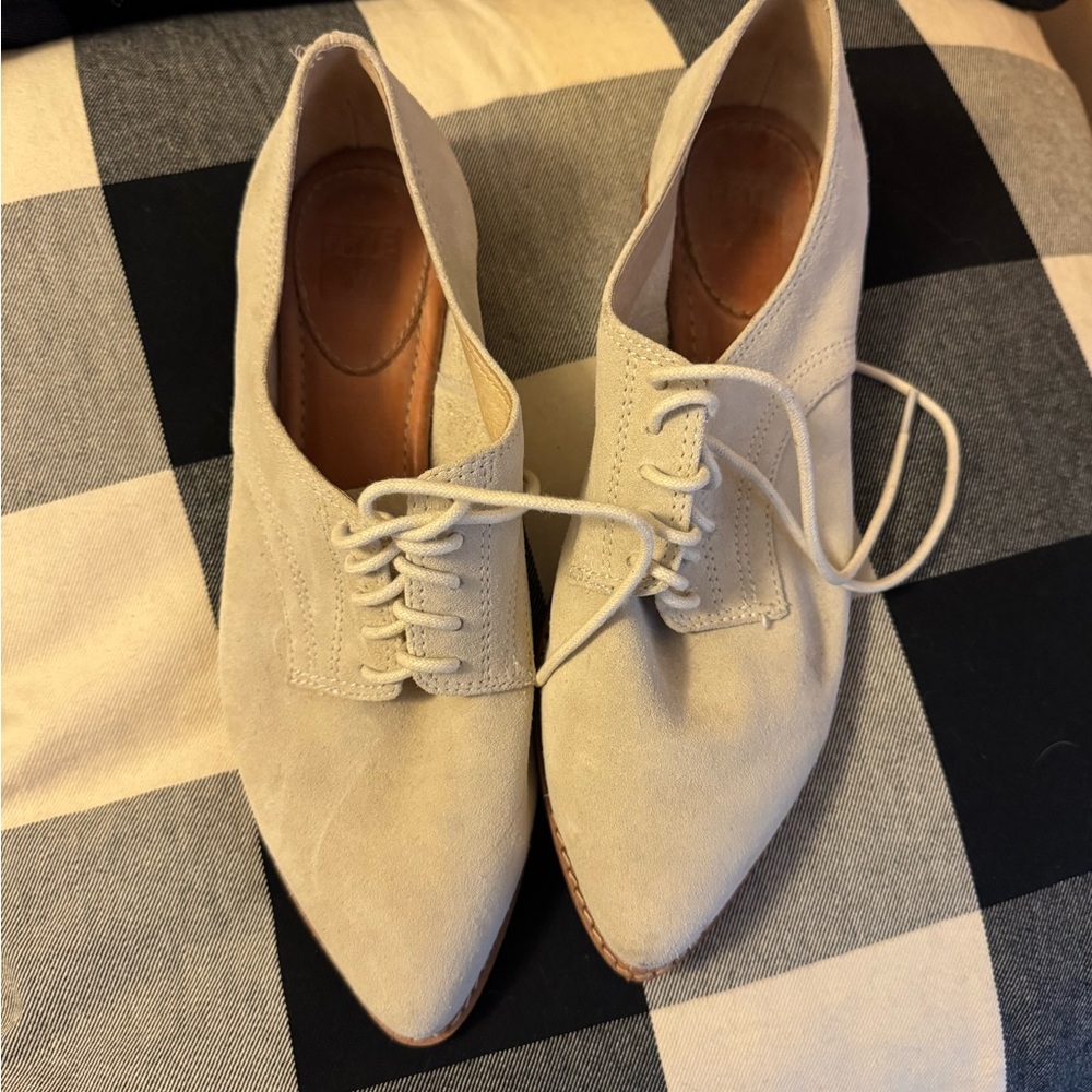 Vintage Frye Women's Cream Brushed Suede Lace-Up Flats